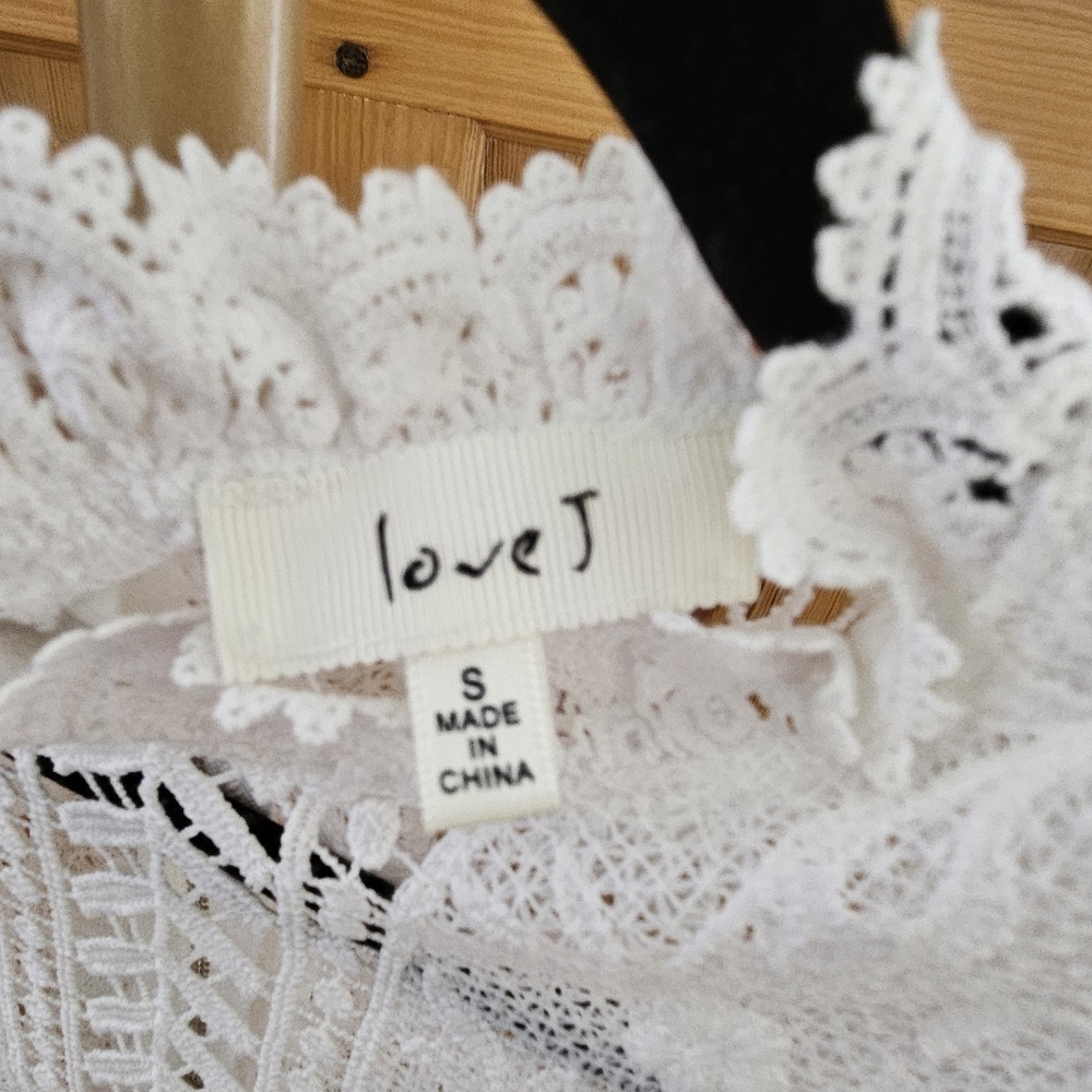 LoveJ Lace See Through Flutter Sleeve Top with Zipper Back Size Small - Picture 5 of 5